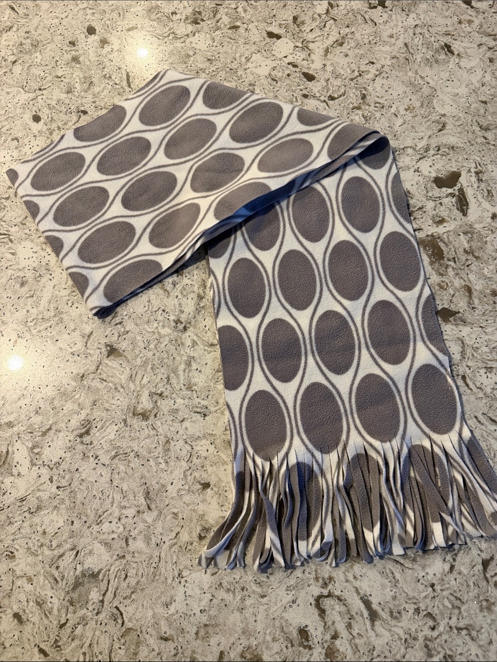 Old Navy Geometric Oval Fringe Scarf in Grey & Cream